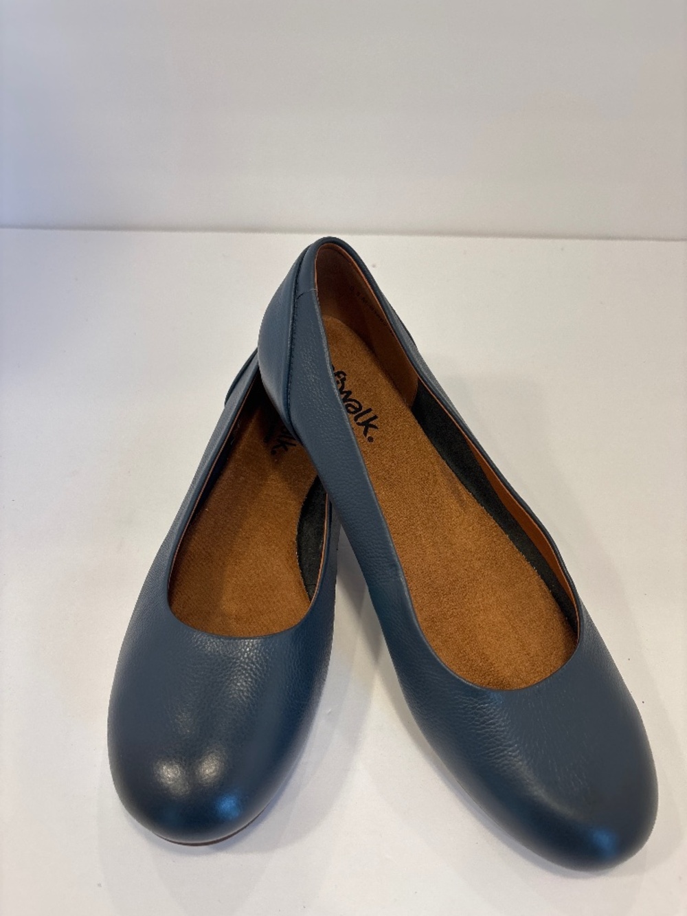 EUC Women’s Navy SoftWalk  Sonoma Ballet Flats Shoes 9.5M